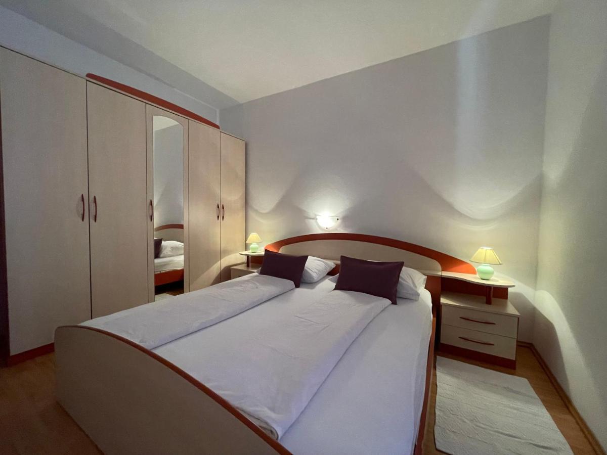 Apartmani Ruzarija Rab Town Exteriör bild