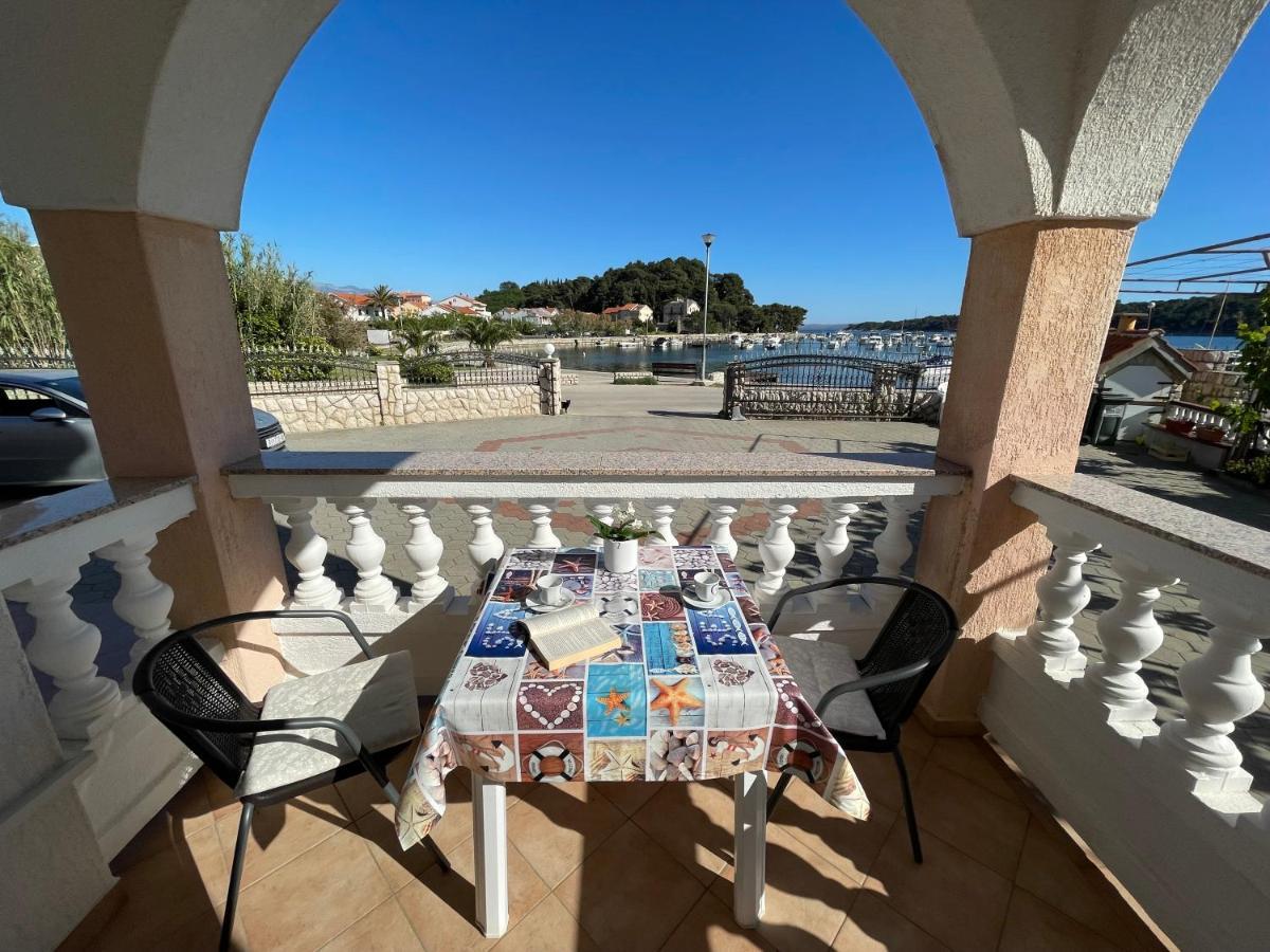 Apartmani Ruzarija Rab Town Exteriör bild