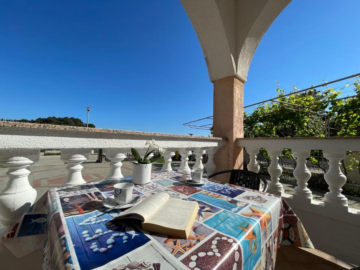 Apartmani Ruzarija Rab Town Exteriör bild