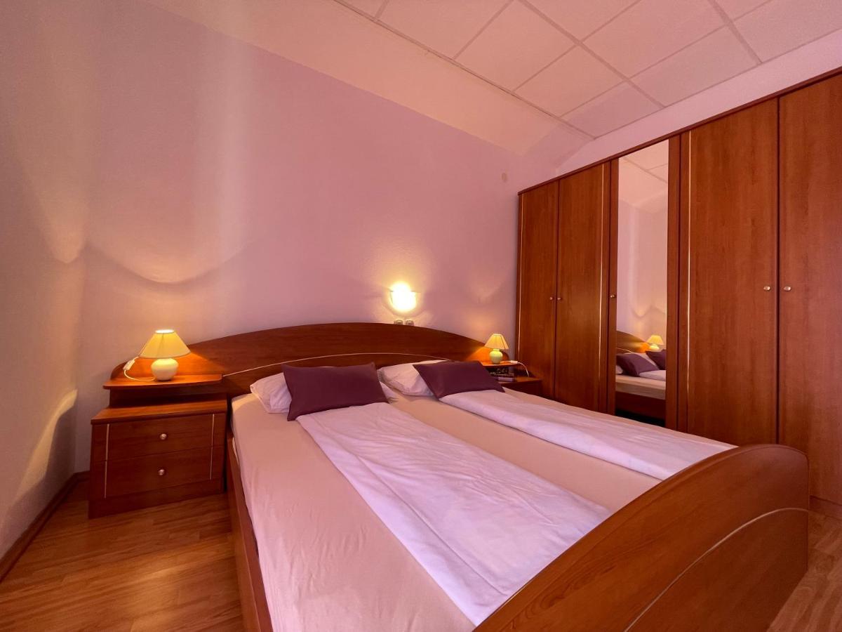 Apartmani Ruzarija Rab Town Exteriör bild
