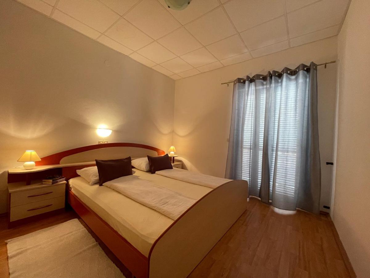Apartmani Ruzarija Rab Town Exteriör bild