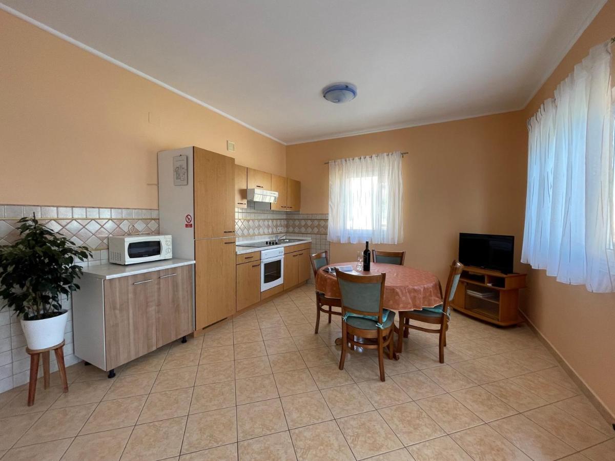 Apartmani Ruzarija Rab Town Exteriör bild